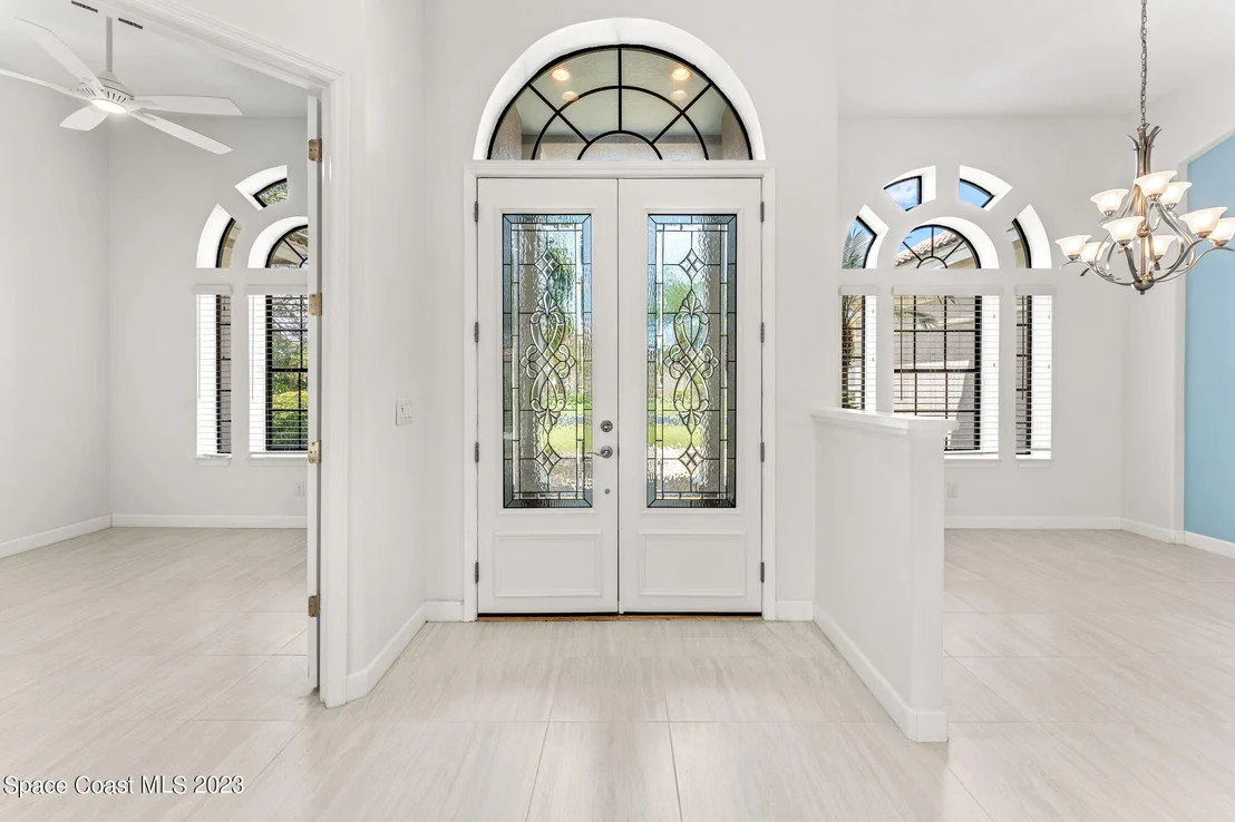 Photo of 423 Flanders Drive