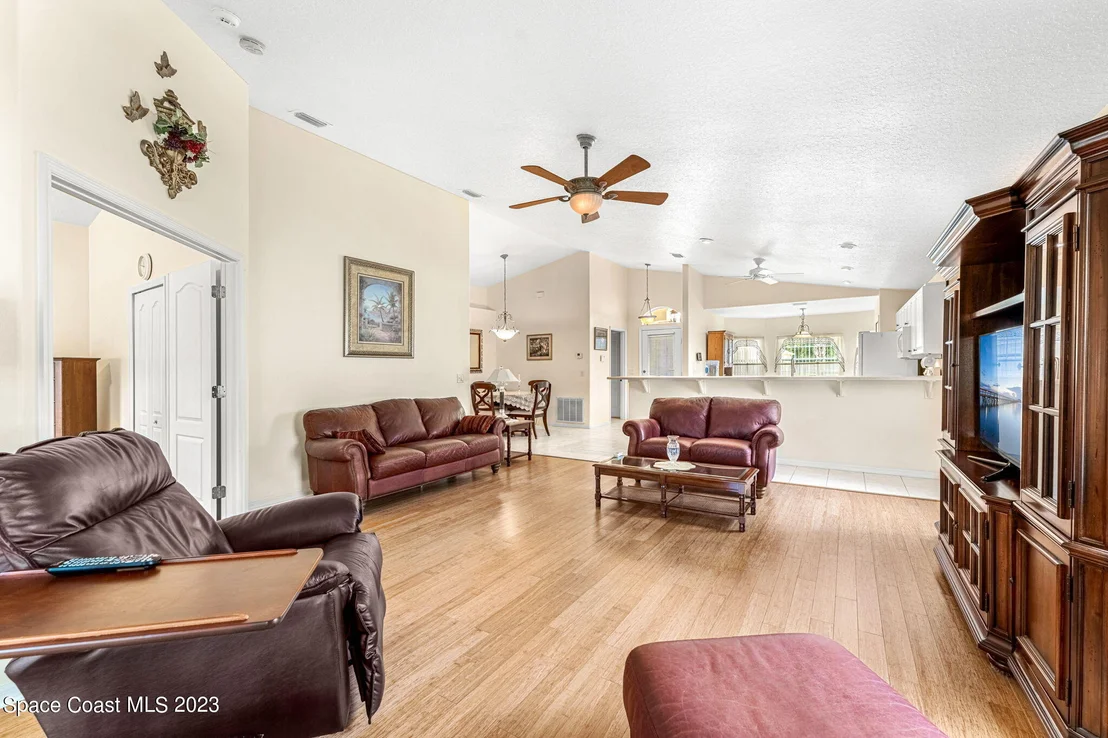 Photo of 1027 Pine Creek Circle NE