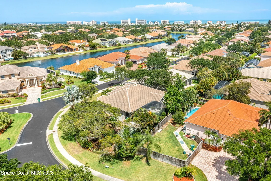 Photo of 423 Flanders Drive