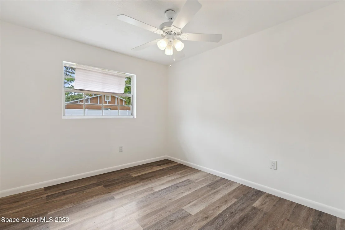 Photo of 885 Kings Post Road