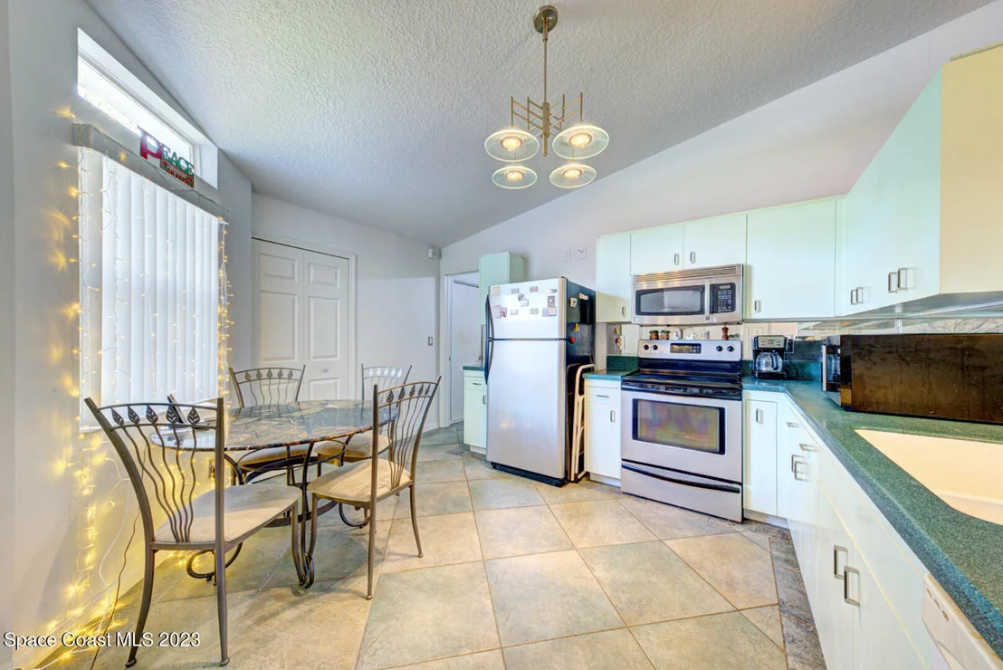 Photo of 2921 Saint James Lane