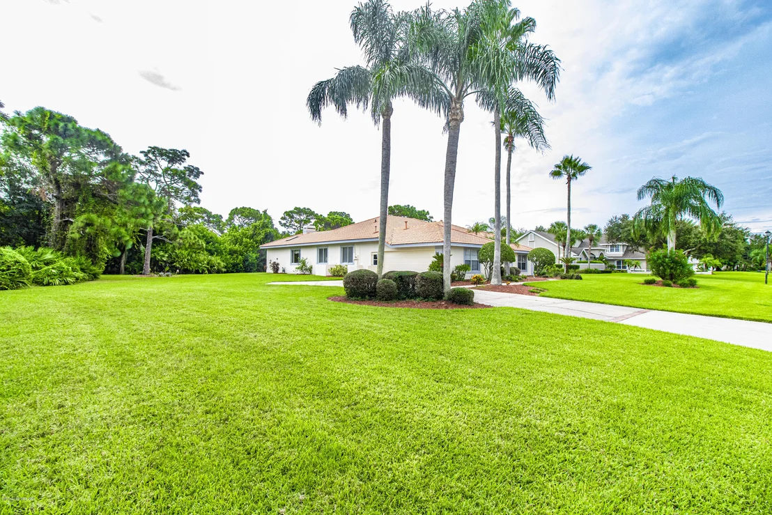 Photo of 735 Glengarry Drive