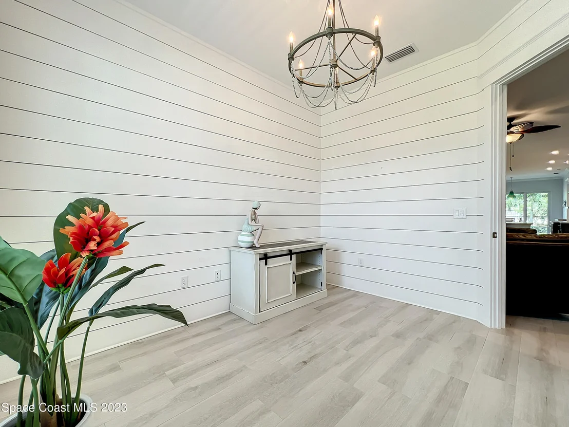 Photo of 6775 Angeles Road