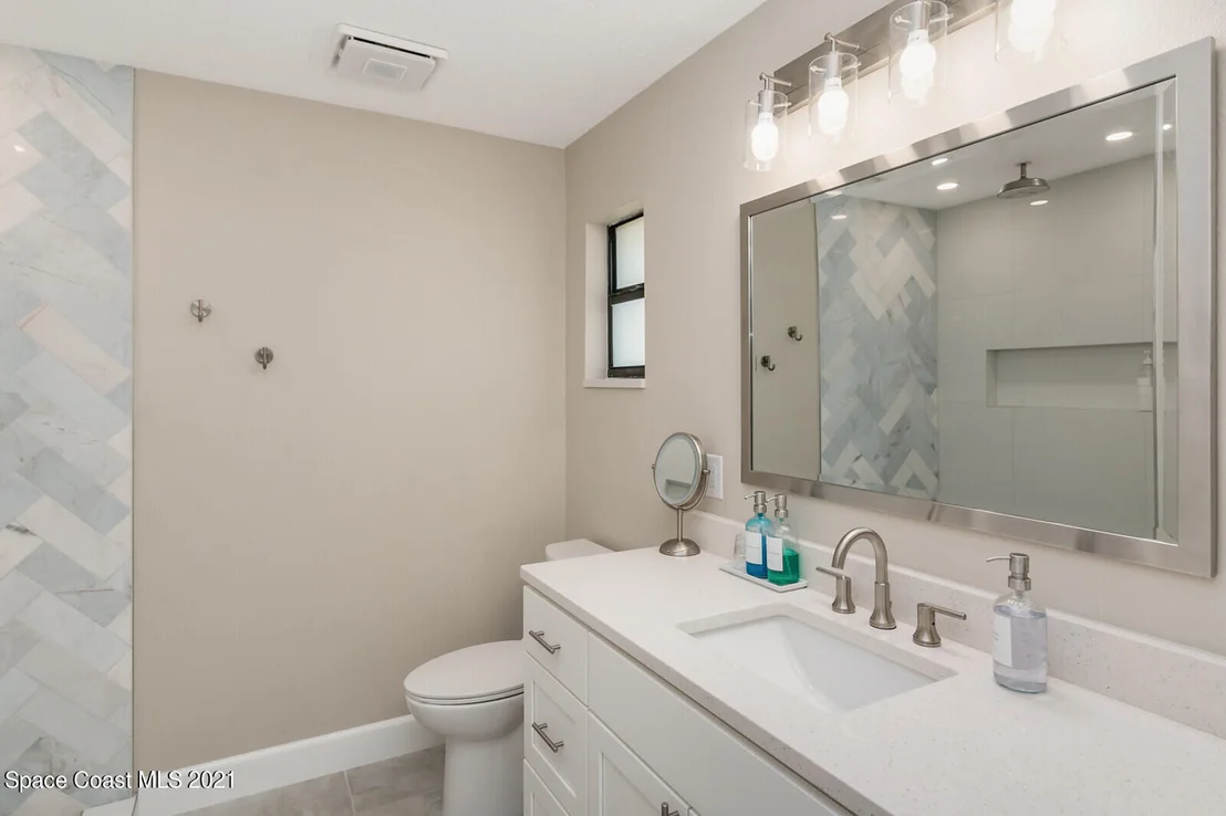 Photo of 991 Pineland Drive