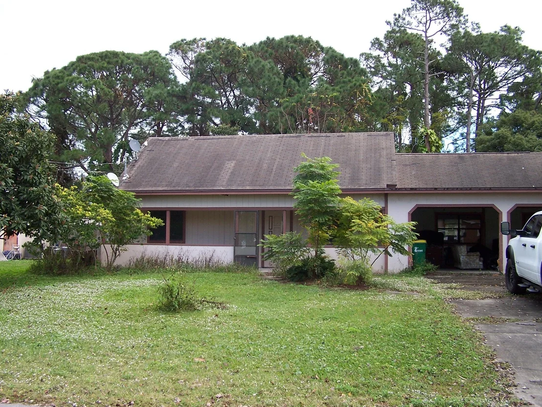 Photo of 5589 Jamaica Road