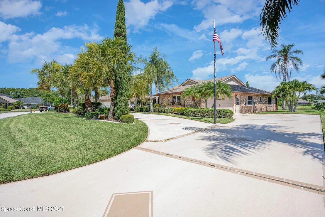 Photo of 1353 Silver Lake Drive