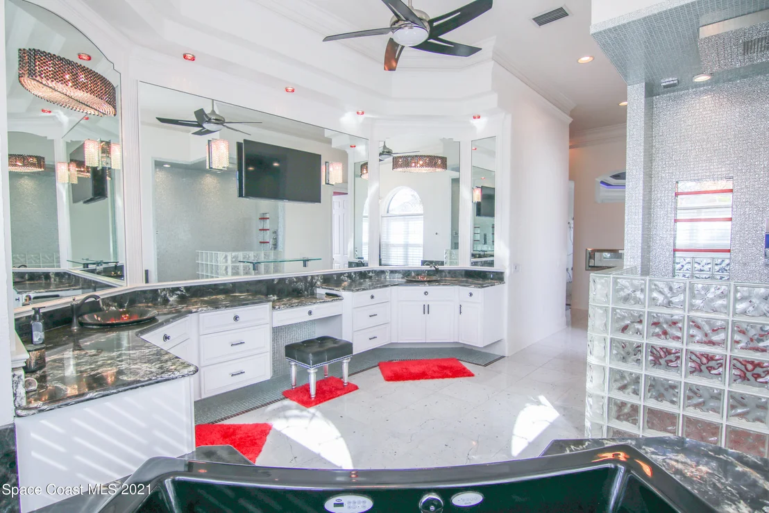 Photo of 228 Mclean Point