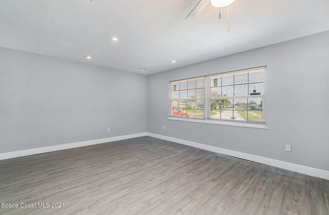 Photo of 646 Ford Circle W