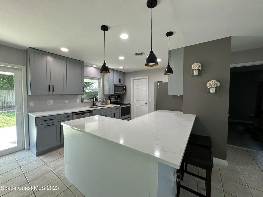Photo of 989 Cardon Drive