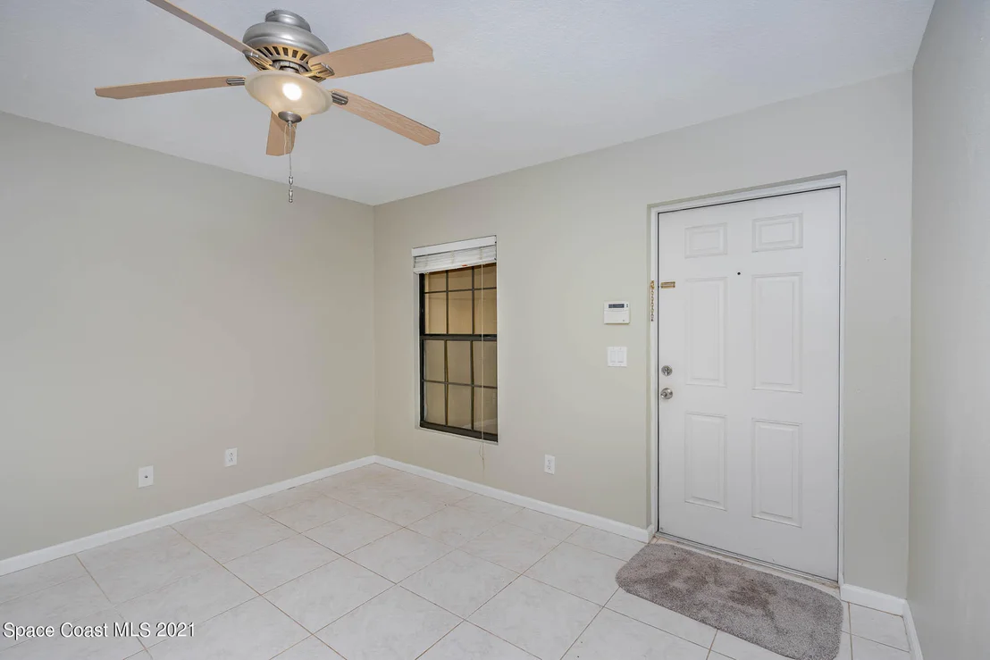 Photo of Unit 103 at 950 Luminary Circle