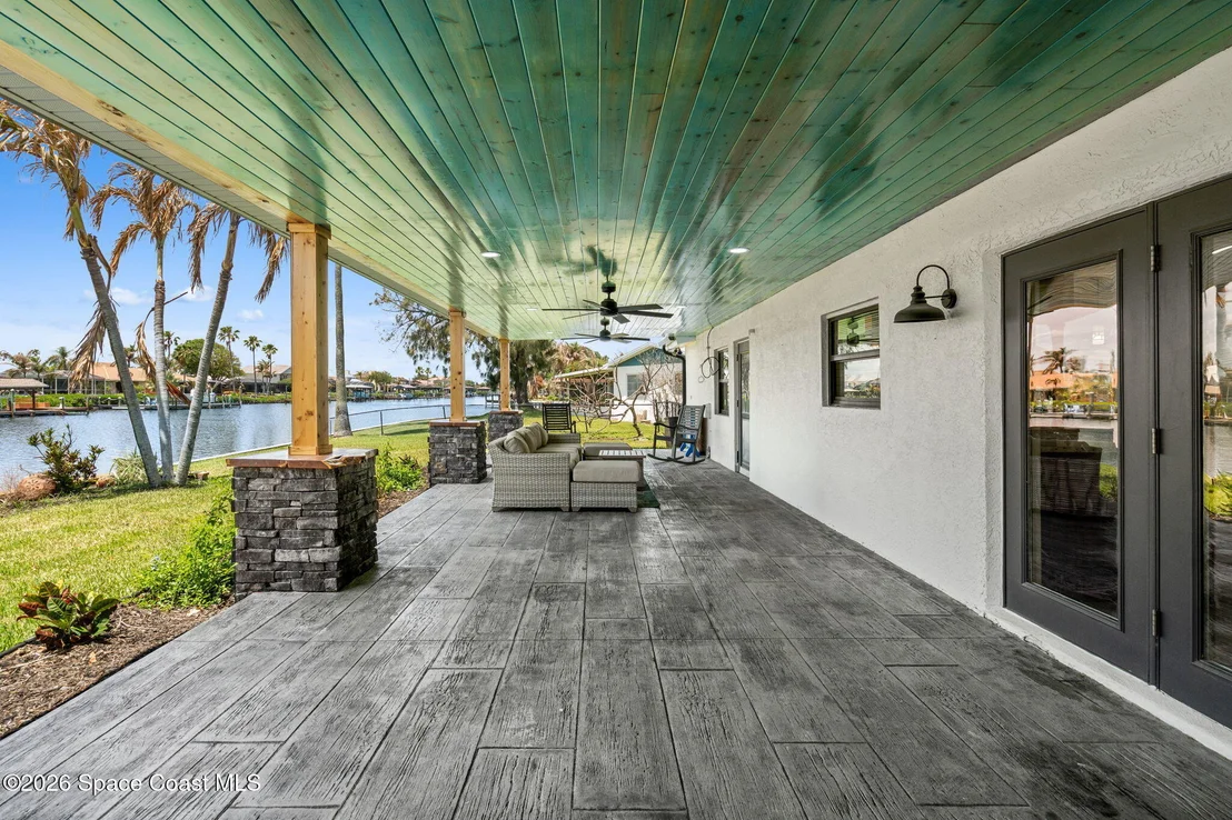 Photo of 213 River Road