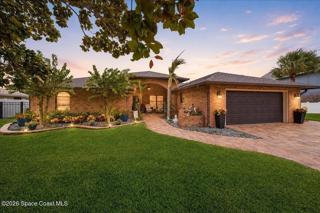 Photo of 560 Sawgrass Circle