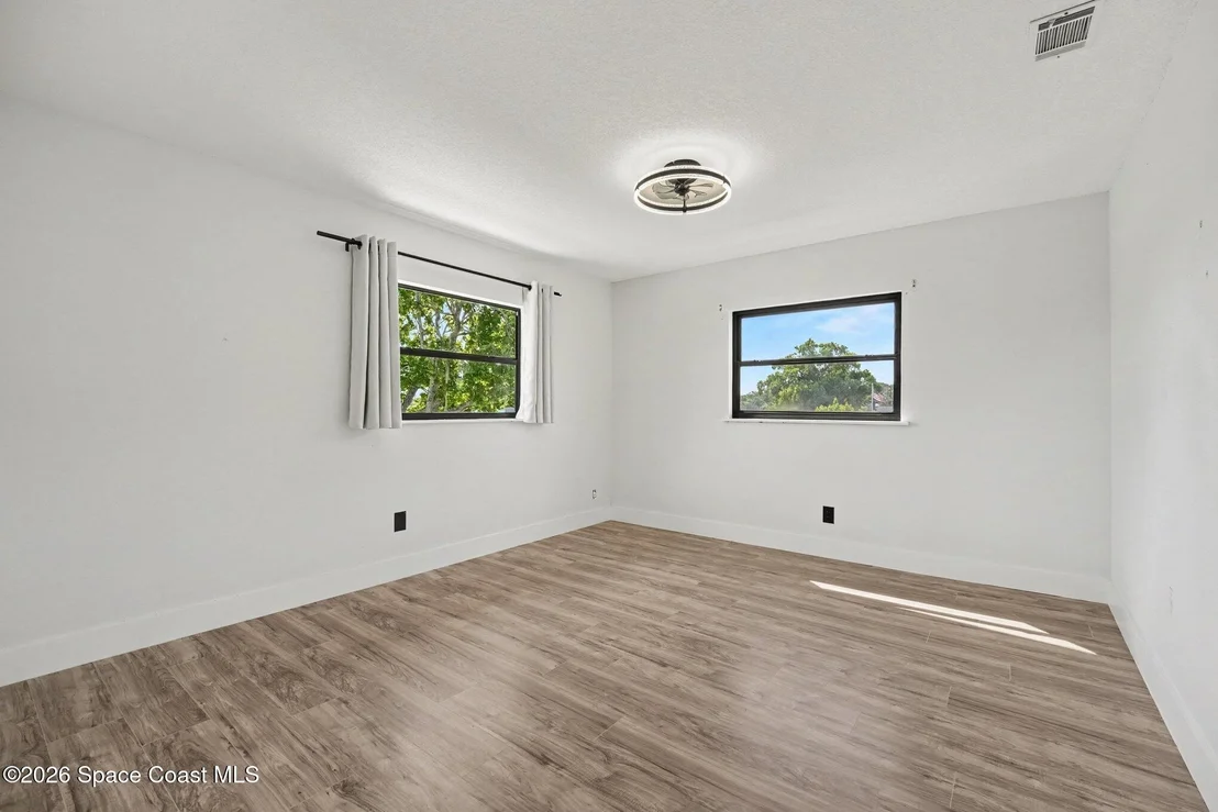 Photo of 508 S Ixora Drive S