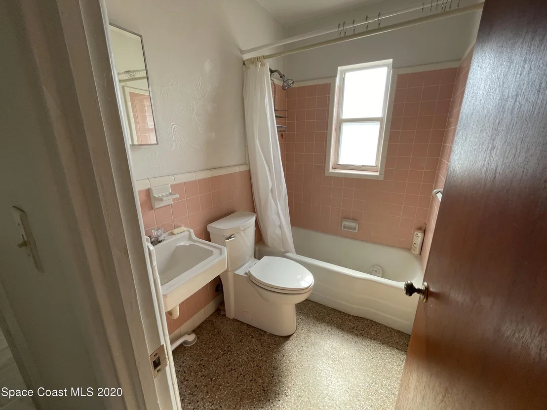 Photo of 2833 Pine Avenue