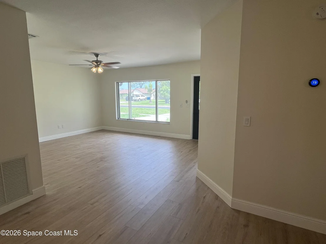 Photo of 1171 Riviera Drive NE