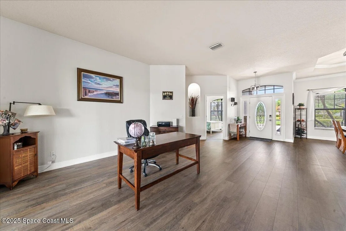 Photo of 2100 Windbrook Drive SE