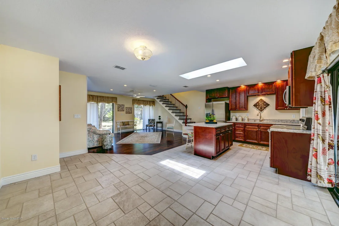 Photo of 1005 Daytona Drive NE
