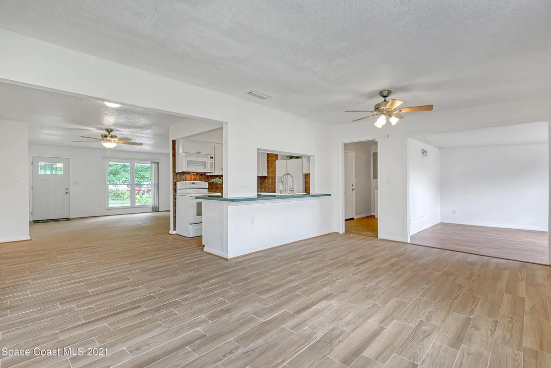 Photo of 1415 Cindy Circle NE