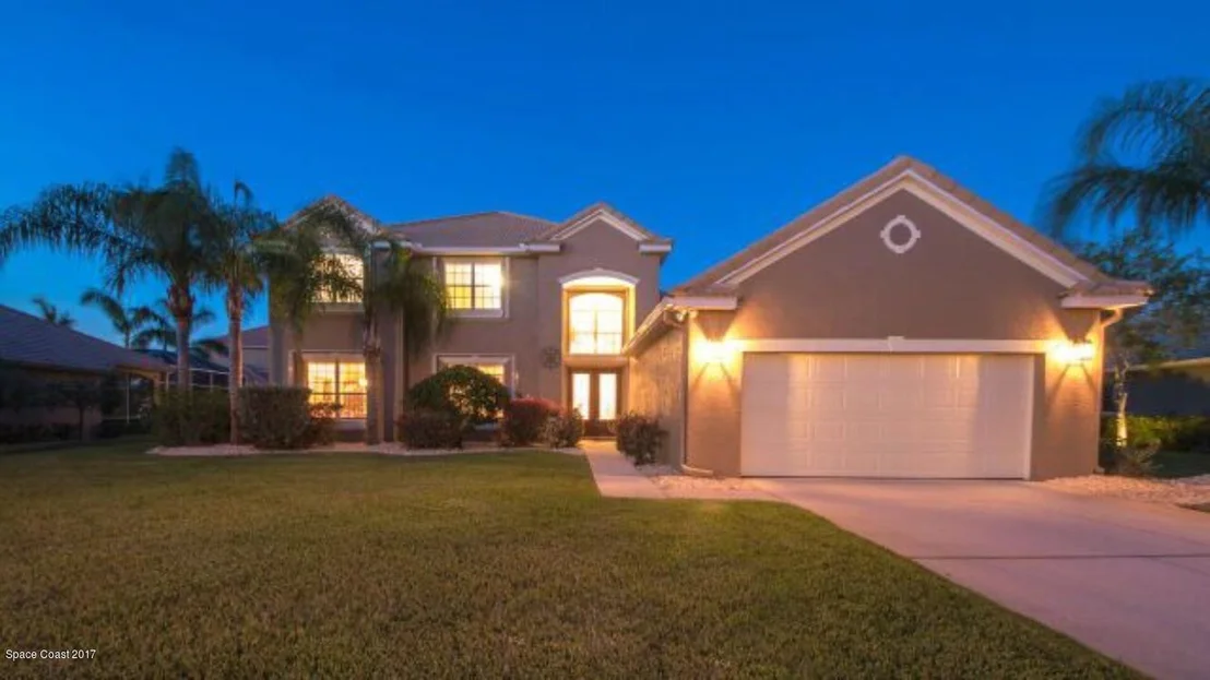 Photo of 885 Chatsworth Drive