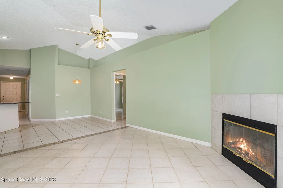 Photo of 4335 South Lakes Circle