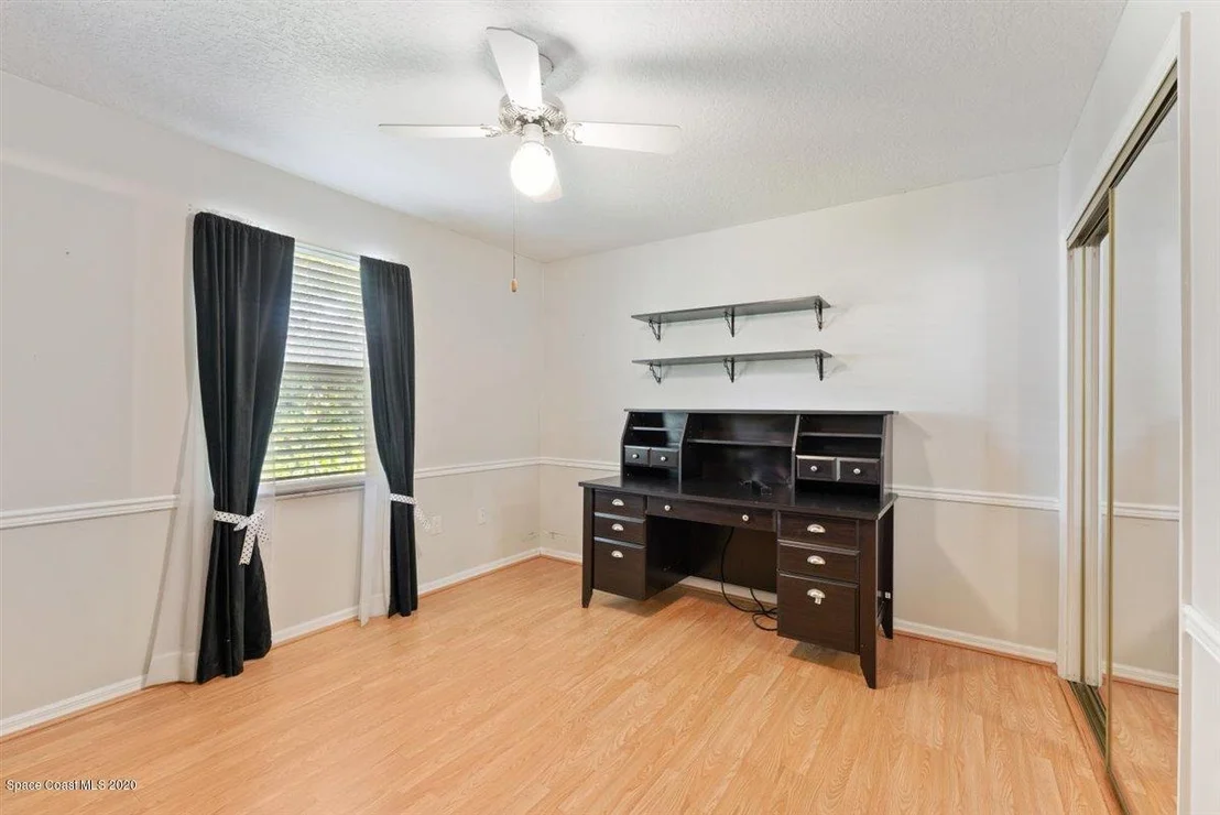 Photo of 984 Pelican Lane