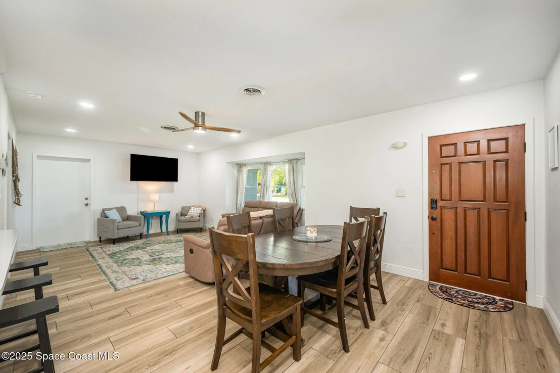 Photo of 113 W Leon Lane