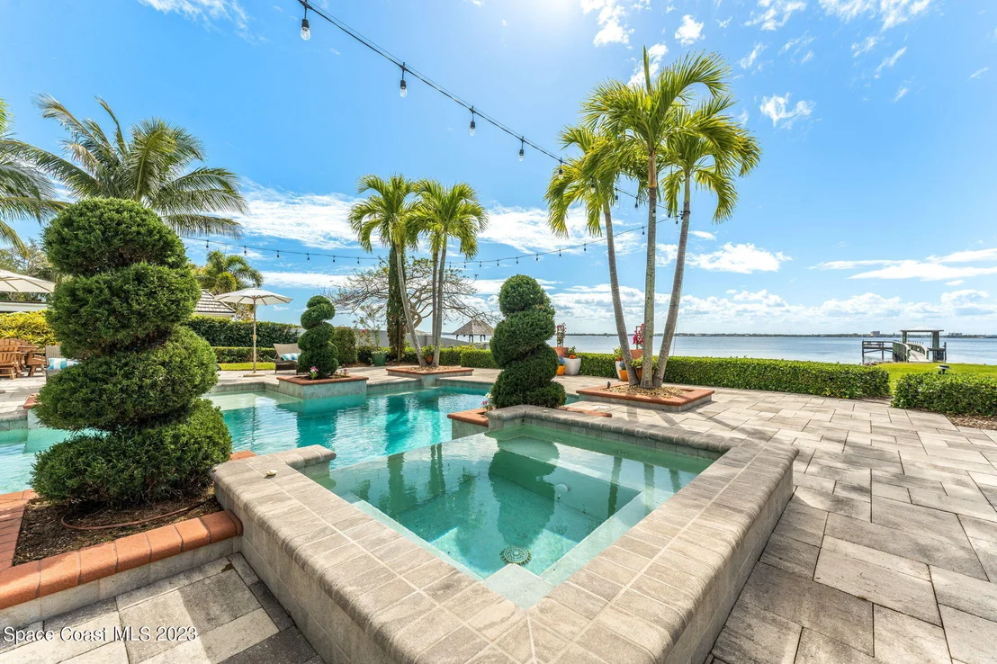 Photo of 3000 N Riverside Drive