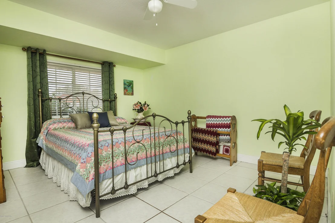 Photo of 905 Riviera Drive NE