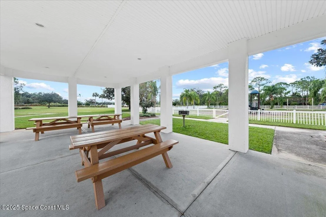 Photo of 2100 Windbrook Drive SE