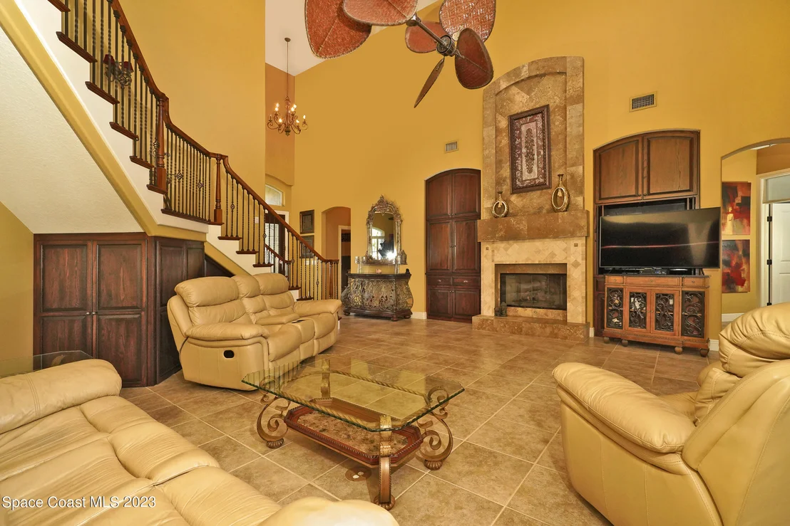 Photo of 2217 Royal Oaks Drive