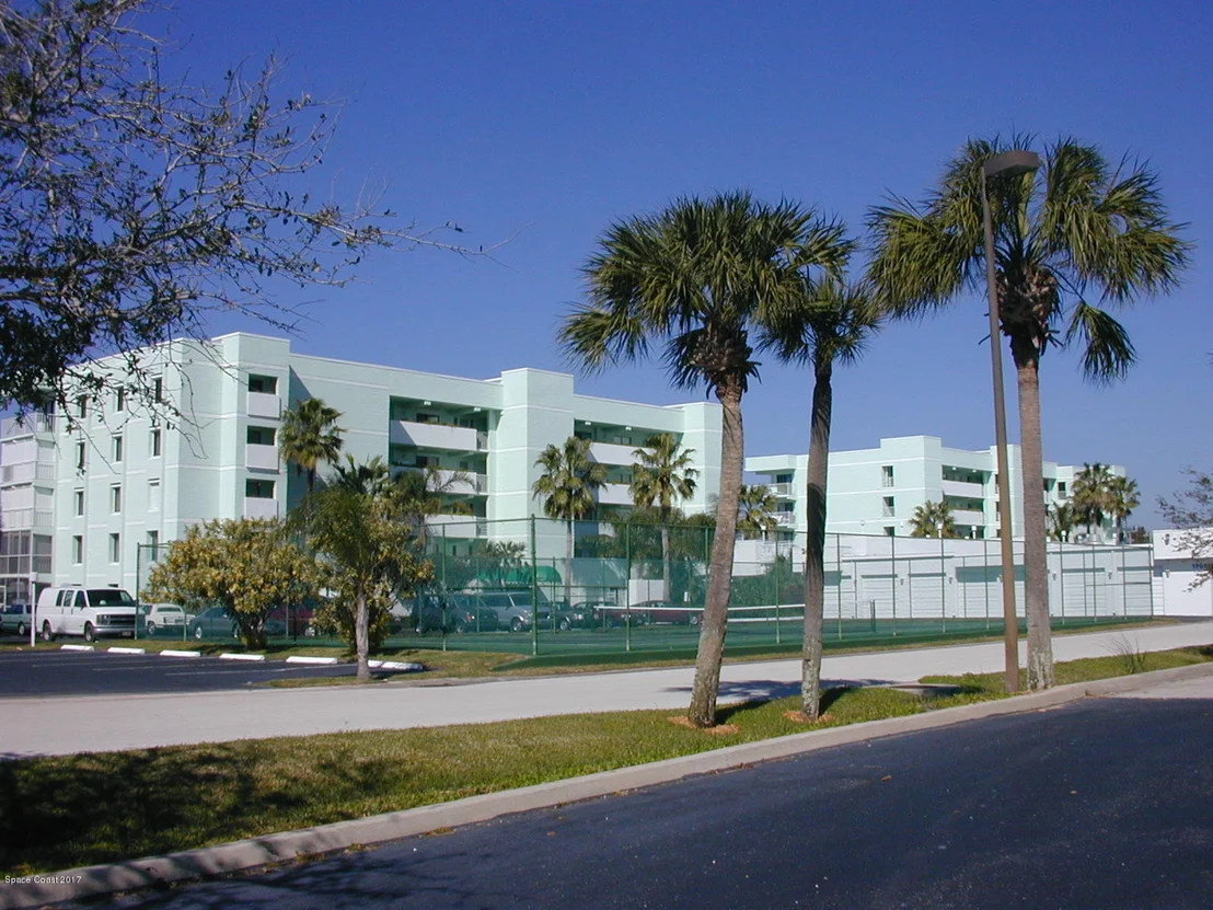 Photo of Unit 1305 at 1700 Commodore Boulevard