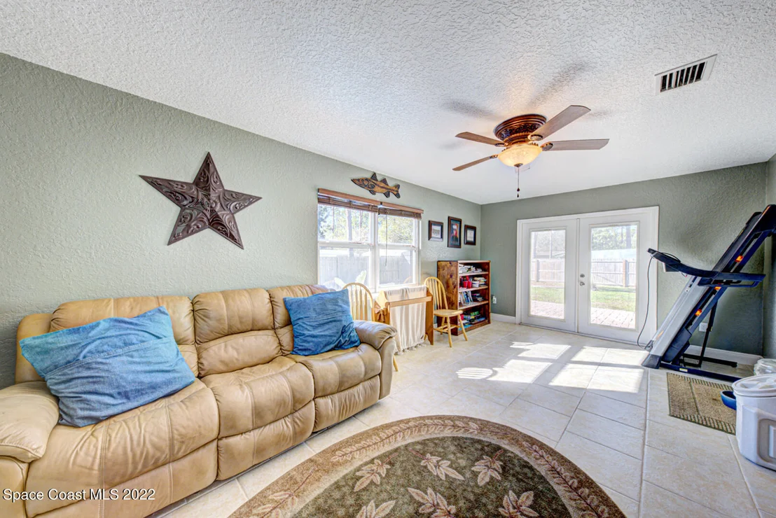 Photo of 4185 Milwaukee Avenue