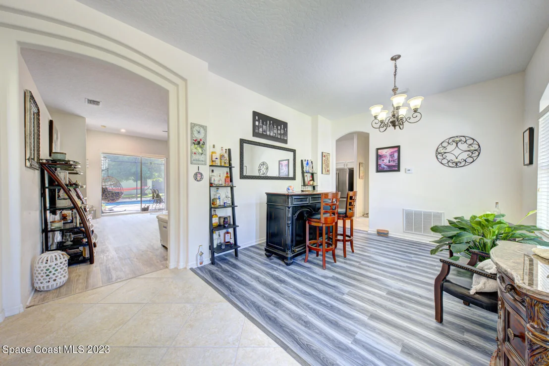 Photo of 1061 Meadowbrook Road NE