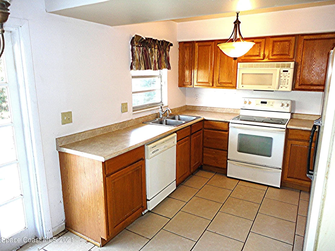 Photo of 3035 Edgewood Drive NE