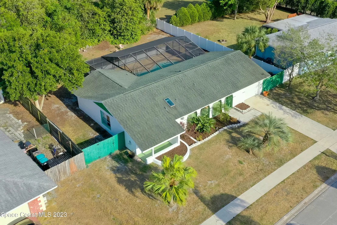 Photo of 1113 Cromey Road NE