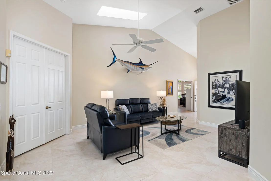 Photo of 557 Willis Way