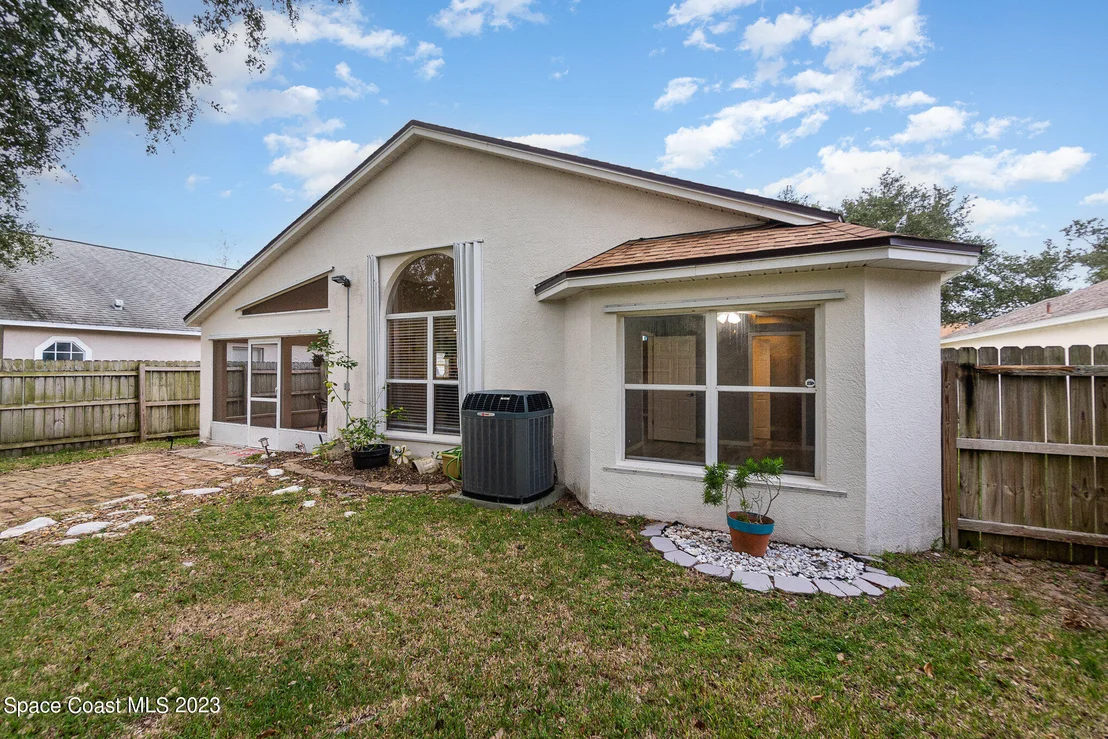 Photo of 2901 Saint James Lane