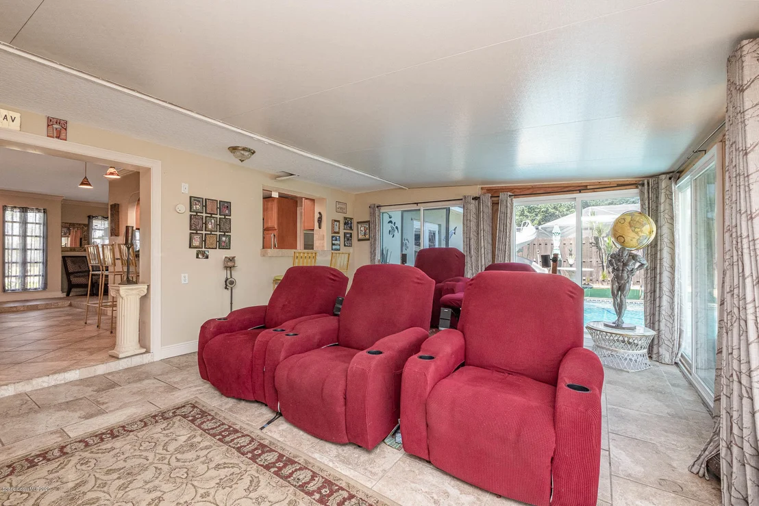 Photo of 457 Skylark Boulevard