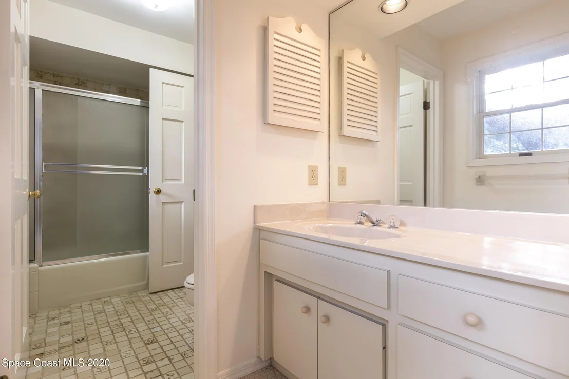 Photo of 1316 S Riverside Drive