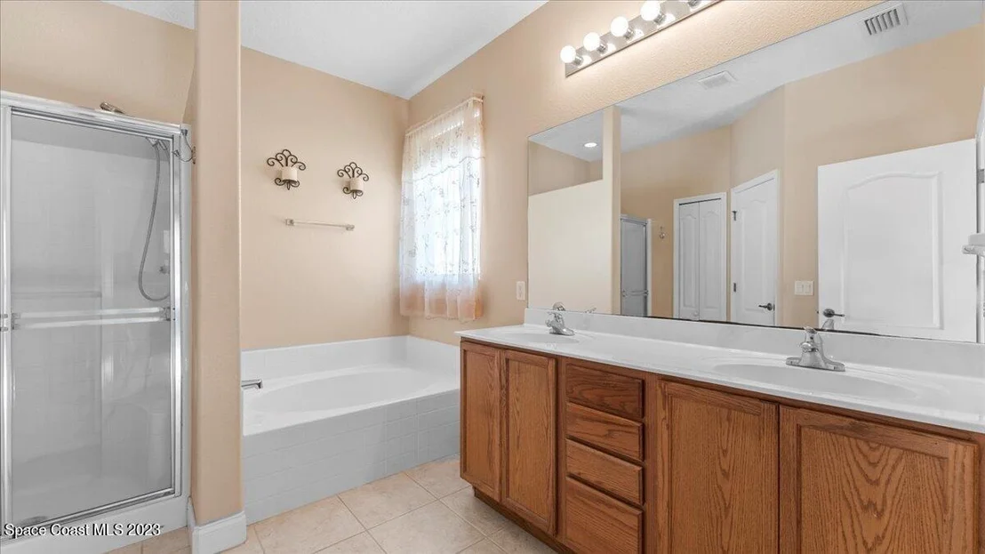 Photo of 2000 Bridgeport Circle