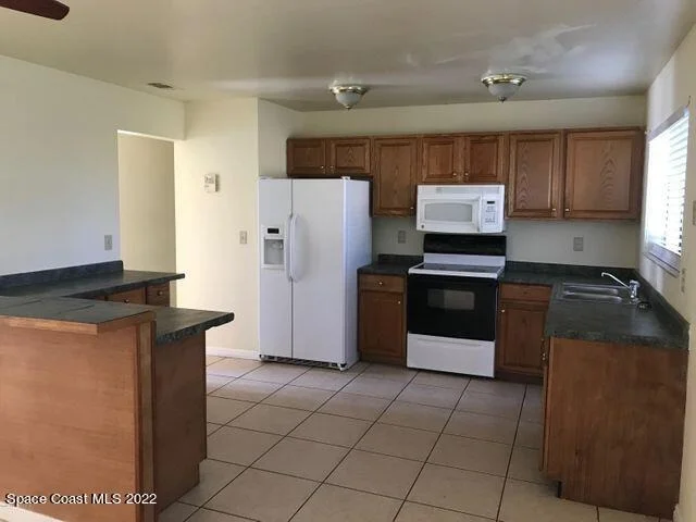 Photo of 241 Manth Avenue