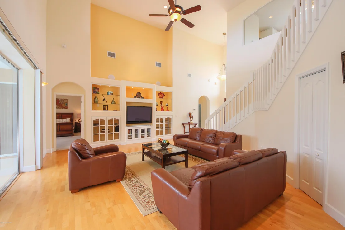 Photo of 885 Chatsworth Drive