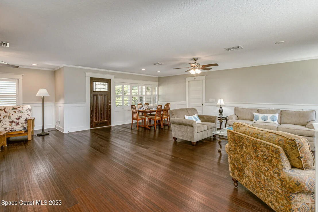 Photo of 844 W Whitmire Drive