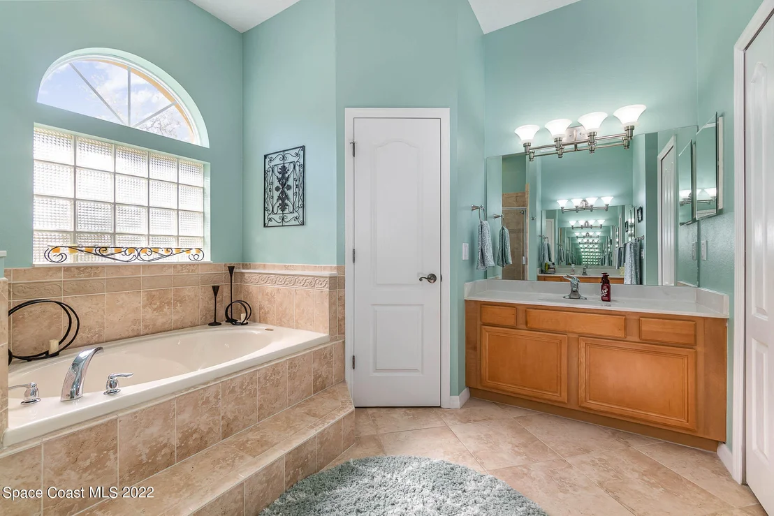 Photo of 1836 Windbrook Drive SE