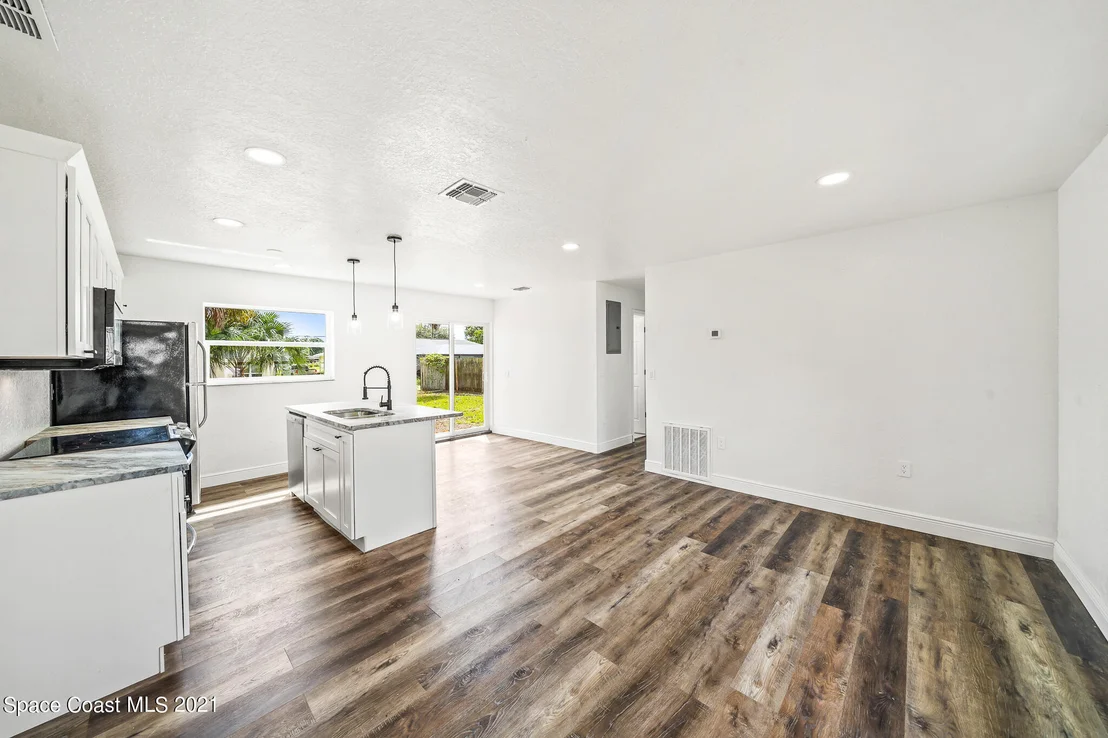 Photo of 1161 Wild Rose Drive NE