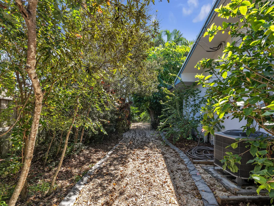 Photo of 1924 Giroux Drive NE