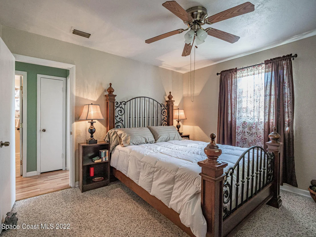 Photo of 931 Bianca Drive NE
