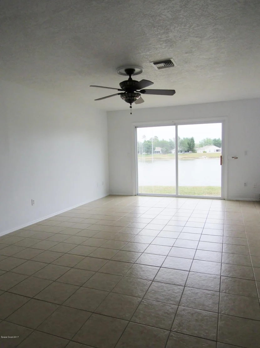 Photo of 969 NE Wateroak Drive