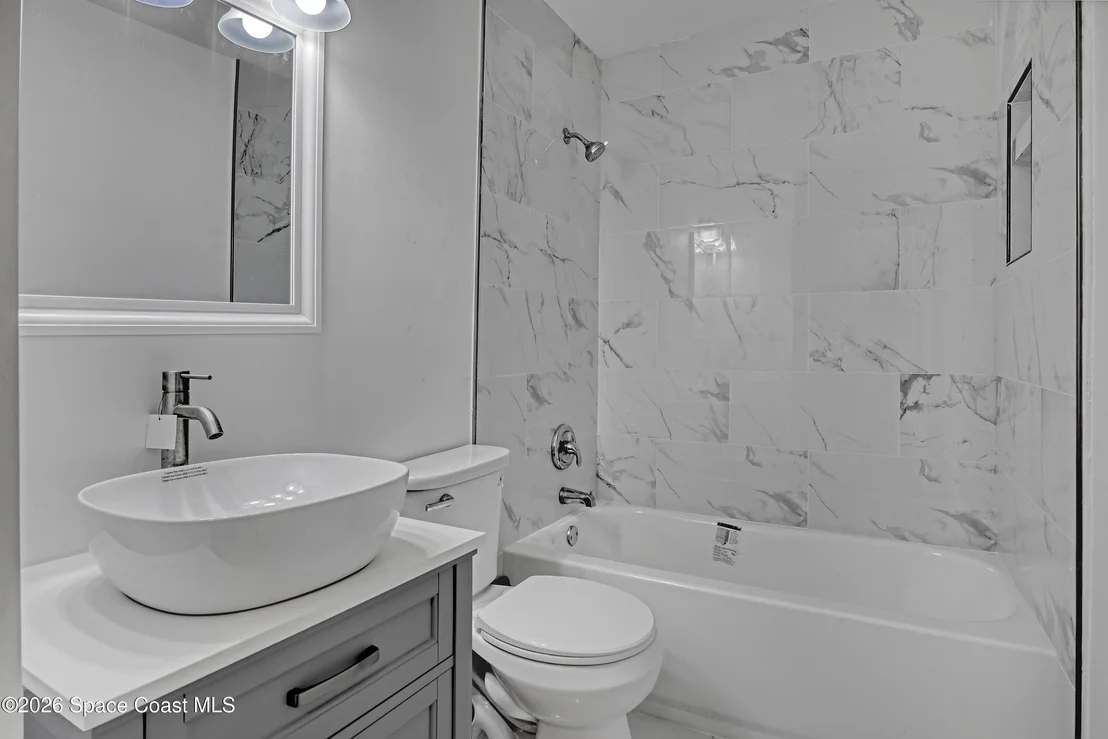 Photo of 1051 Grove Avenue