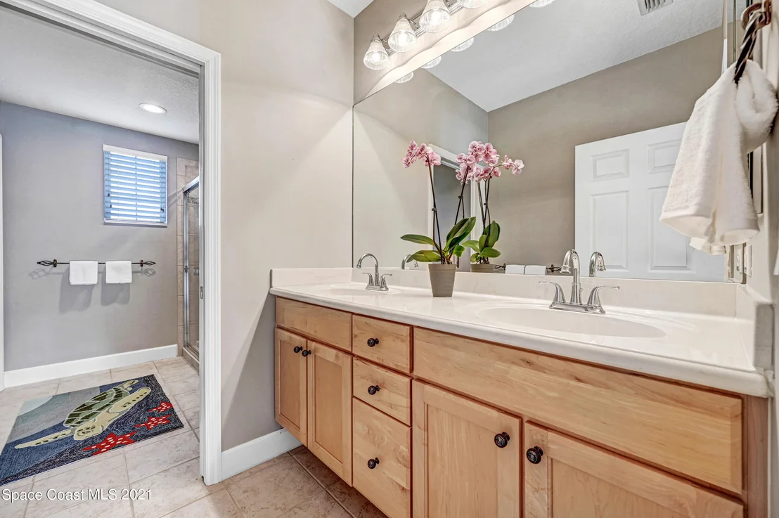 Photo of 882 Oak Park Drive
